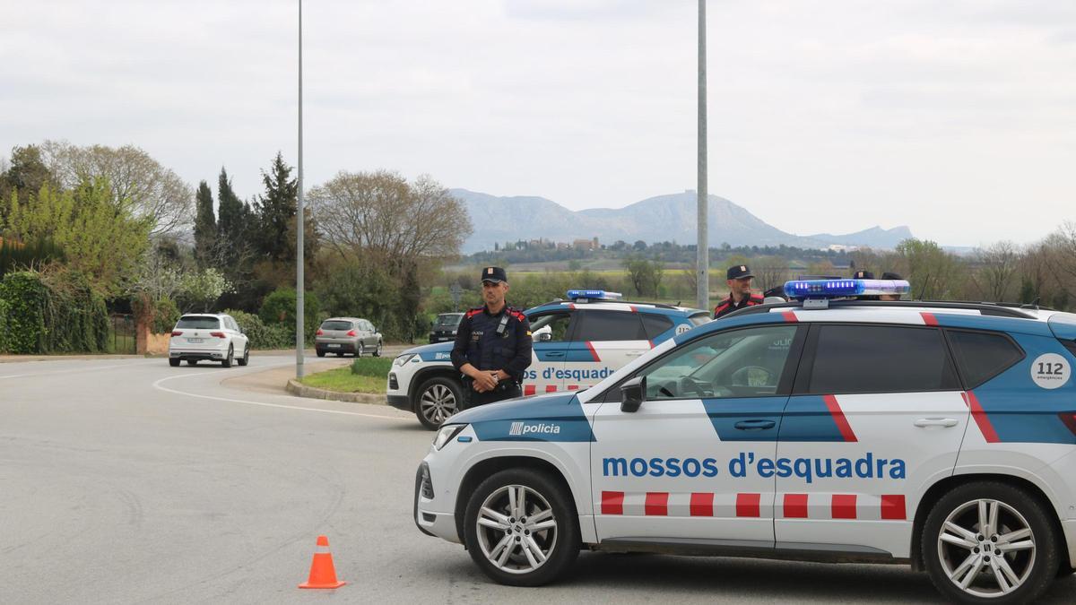 Patrulla dels Mossos en una zona del Baix Ter
