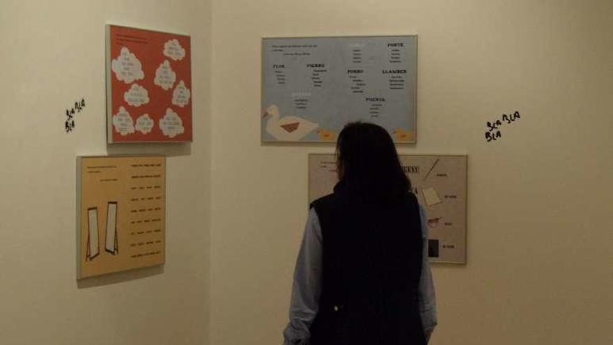 Algunos paneles del &quot;expocuento&quot; de Carlos Espina y Marina Lobo, ayer, en el Centro Antiguo Instituto.