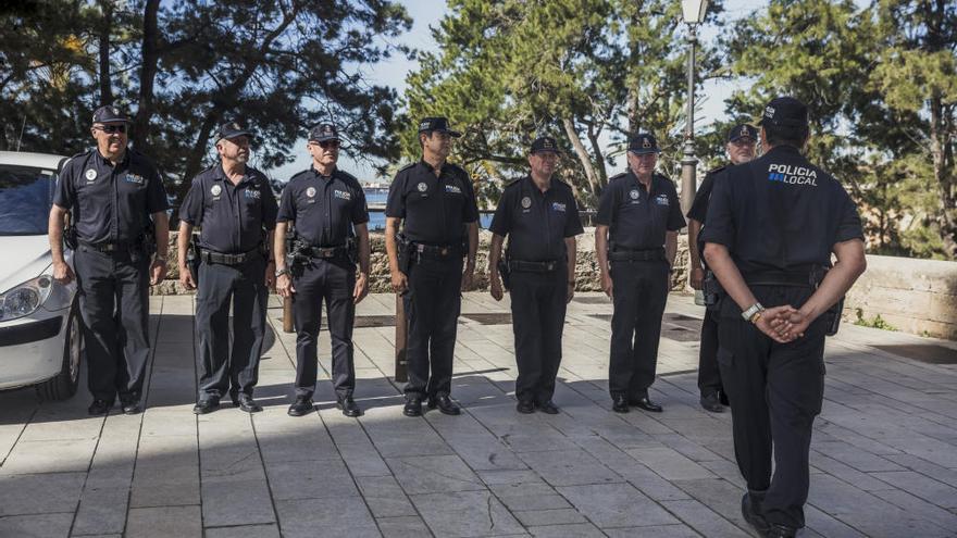 Bis Oktober haben die Polizisten an der überlaufenen Playa de Palma alle Hände voll zu tun.