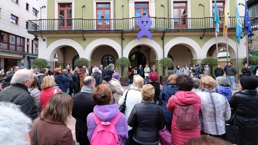 Repulsa en Langreo por el asesinato de la joven Laura Luelmo