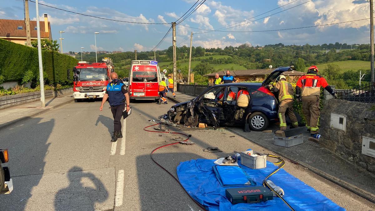 Los Bomberos, en plena actuación tras el suceso