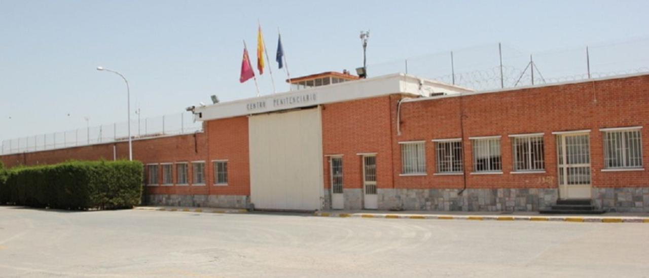 Fachada de la cárcel de Sangonera, en Murcia.