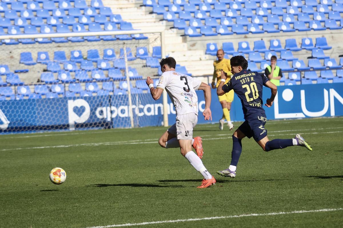 El UCAM Murcia CF contra el Puente Genil en fotos
