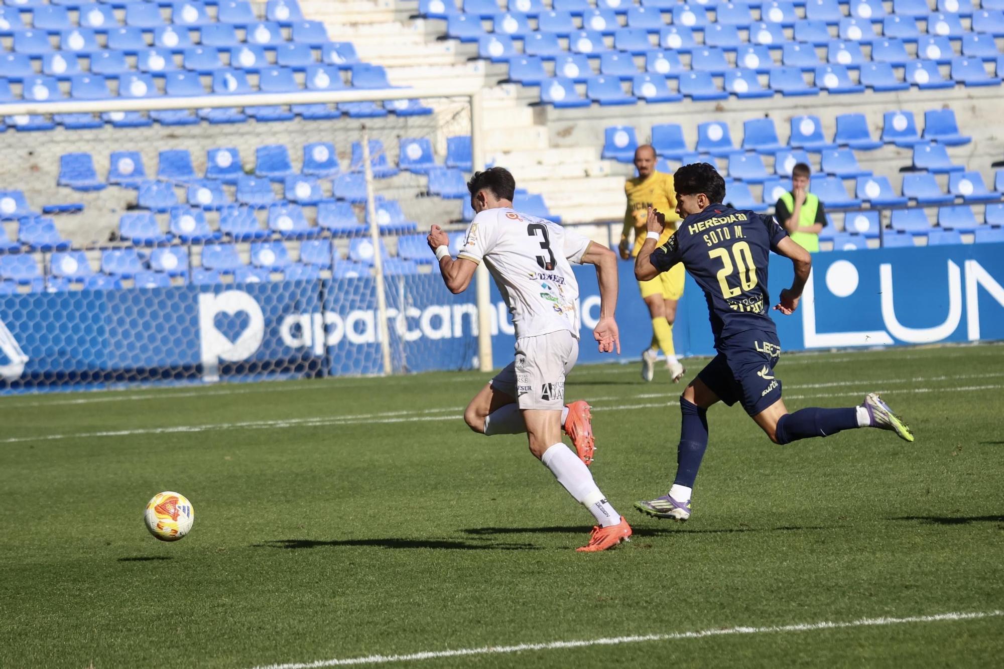 El UCAM Murcia CF contra el Puente Genil en fotos