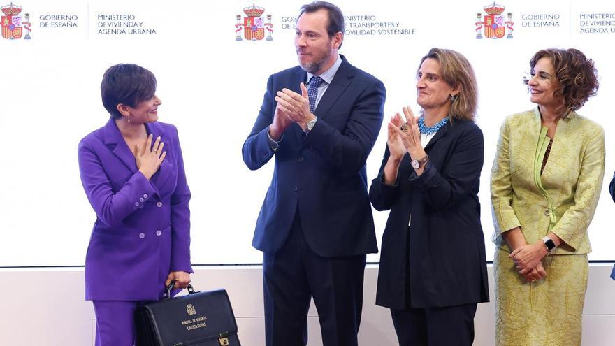Óscar Puente, Teresa Ribera y María Jesús Montero, en el trasparo de carteras de Isabel Rodríguez como ministra de Vivienda y Agenda Urbana