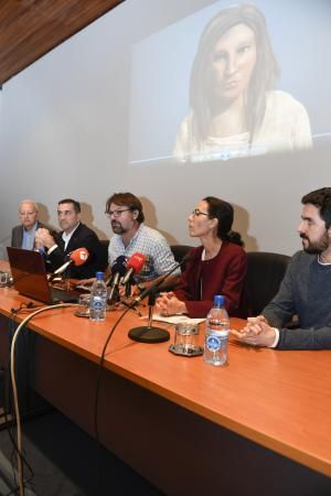 GENTE Y CULTURA  03-12-2018 LAS PALMAS DE GRAN CANARIA. Reconstrucción de una aborigen del siglo VI. La conservadora del Museo Canario, Teresa Delgado, y el director de la empresa de arqueología Tibicena, muestran la reconstrucción del rostro de una aborigen del siglo VI ..  FOTOS: JUAN CASTRO  | 03/12/2018 | Fotógrafo: Juan Carlos Castro