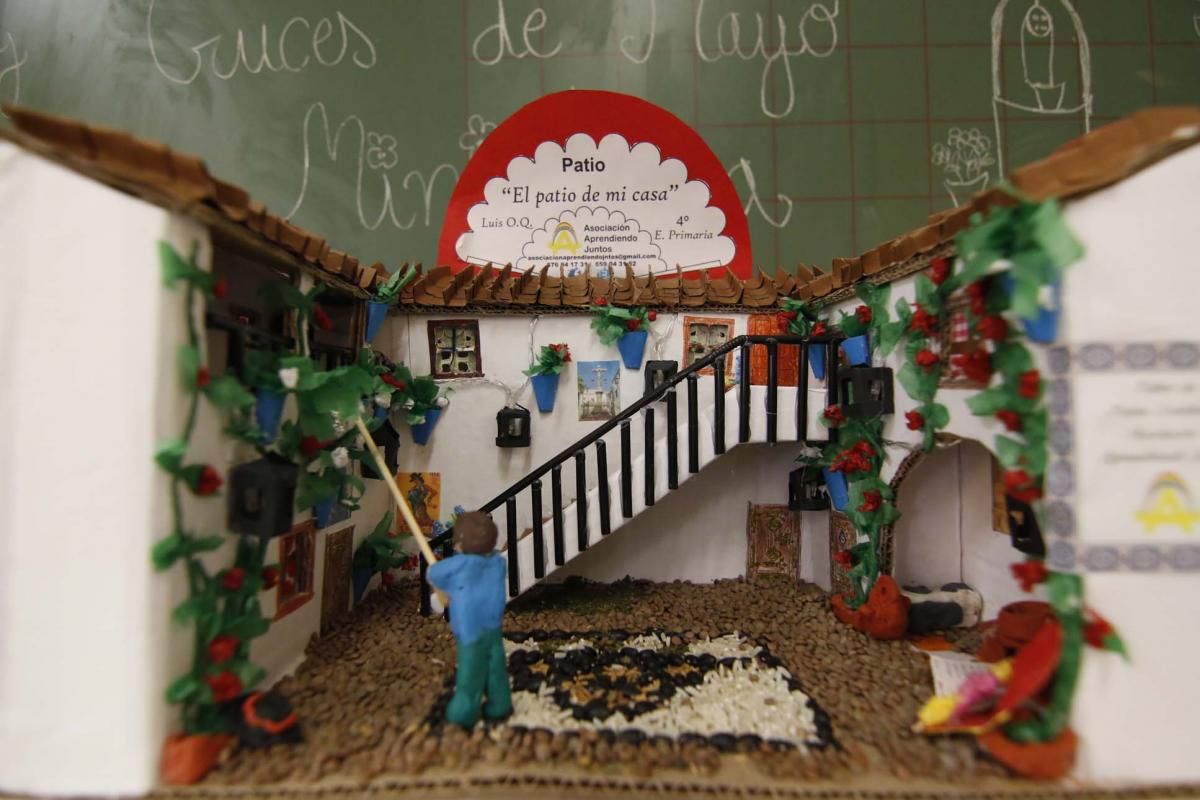 Muestra de escolares sobre patios en miniatura