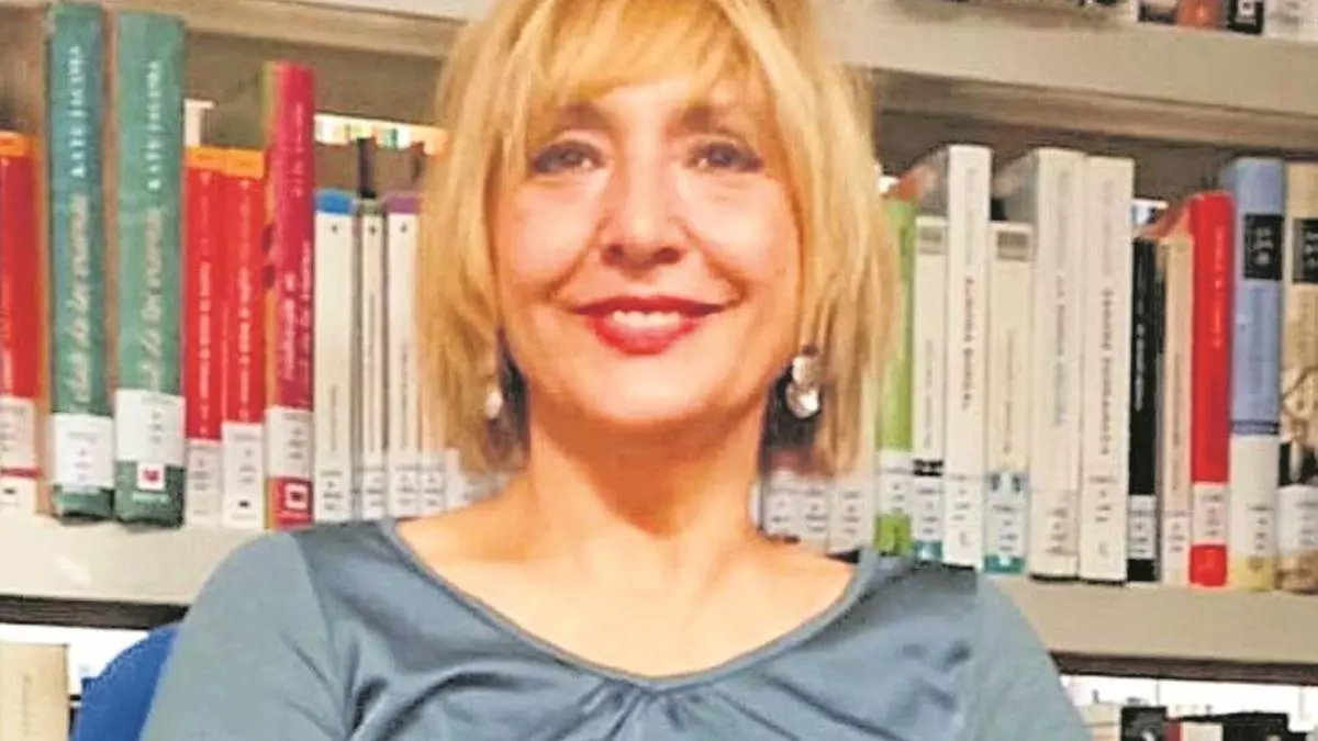 Carmen Guzmán, exbibliotecaria del Hospital Clínico San Carlos de Madrid: "Los libros son un consuelo cuando estás encerrado entre cuatro paredes"