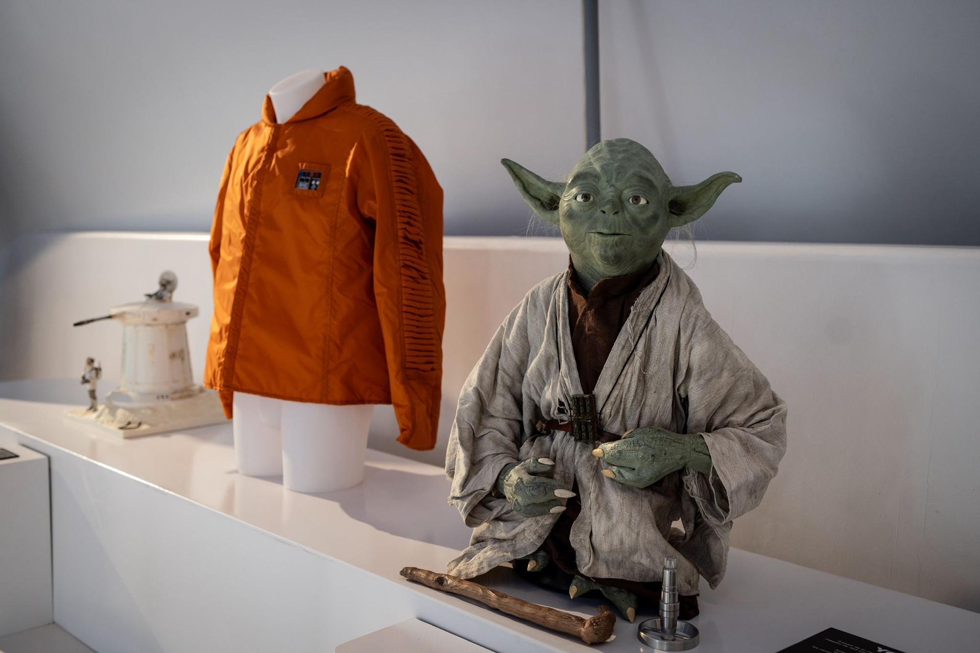 En imágenes | La exposición 'Más allá de la galaxia' llega al Mobility City de Zaragoza