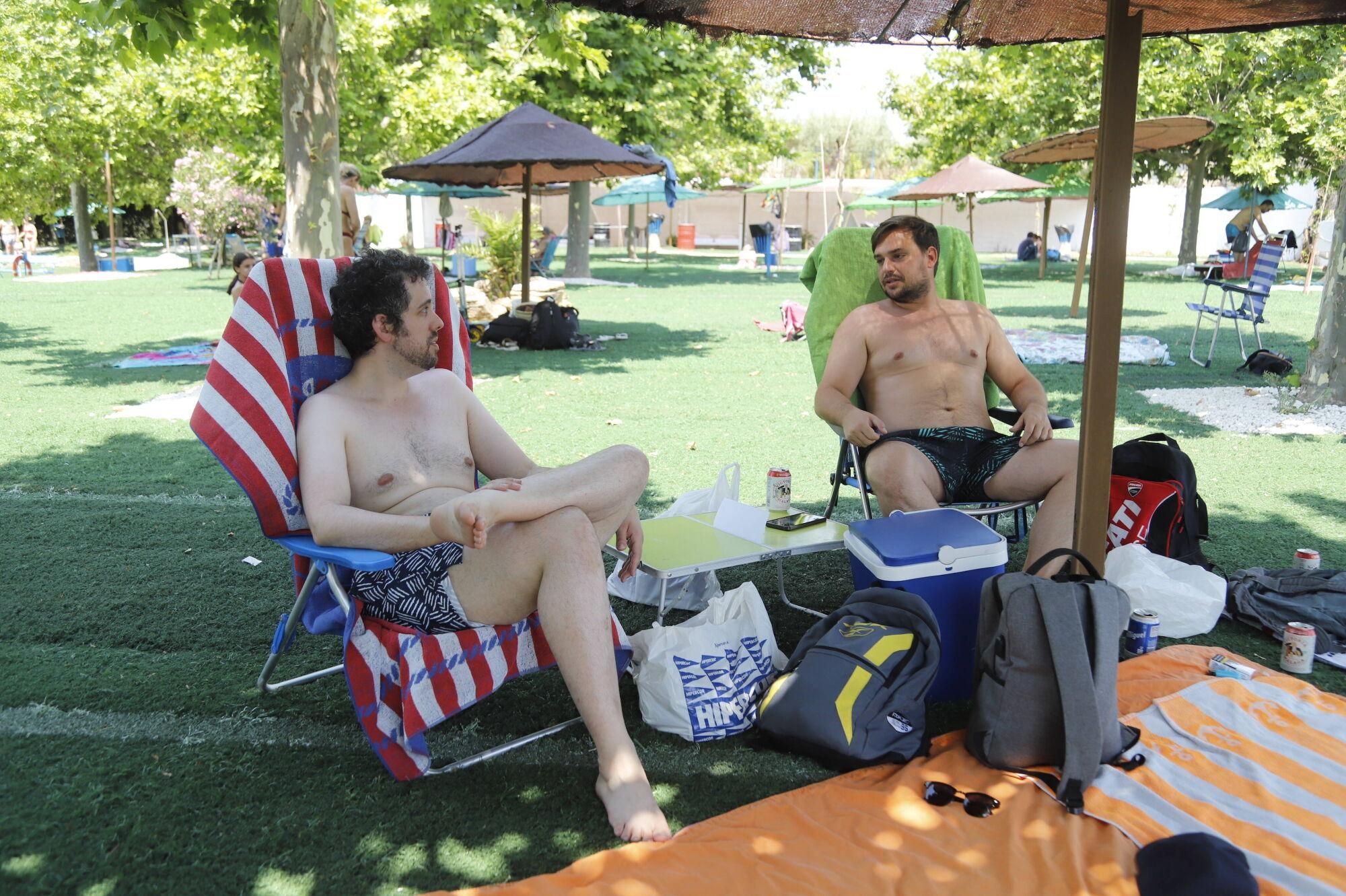 Domingo de piscina en Assuan y Las Dos Columnas