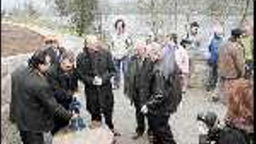 Inauguración de la nueva área termal, con la entrada en servicio de la fuente de Reza, en las márgenes del Miño. / i. osorio