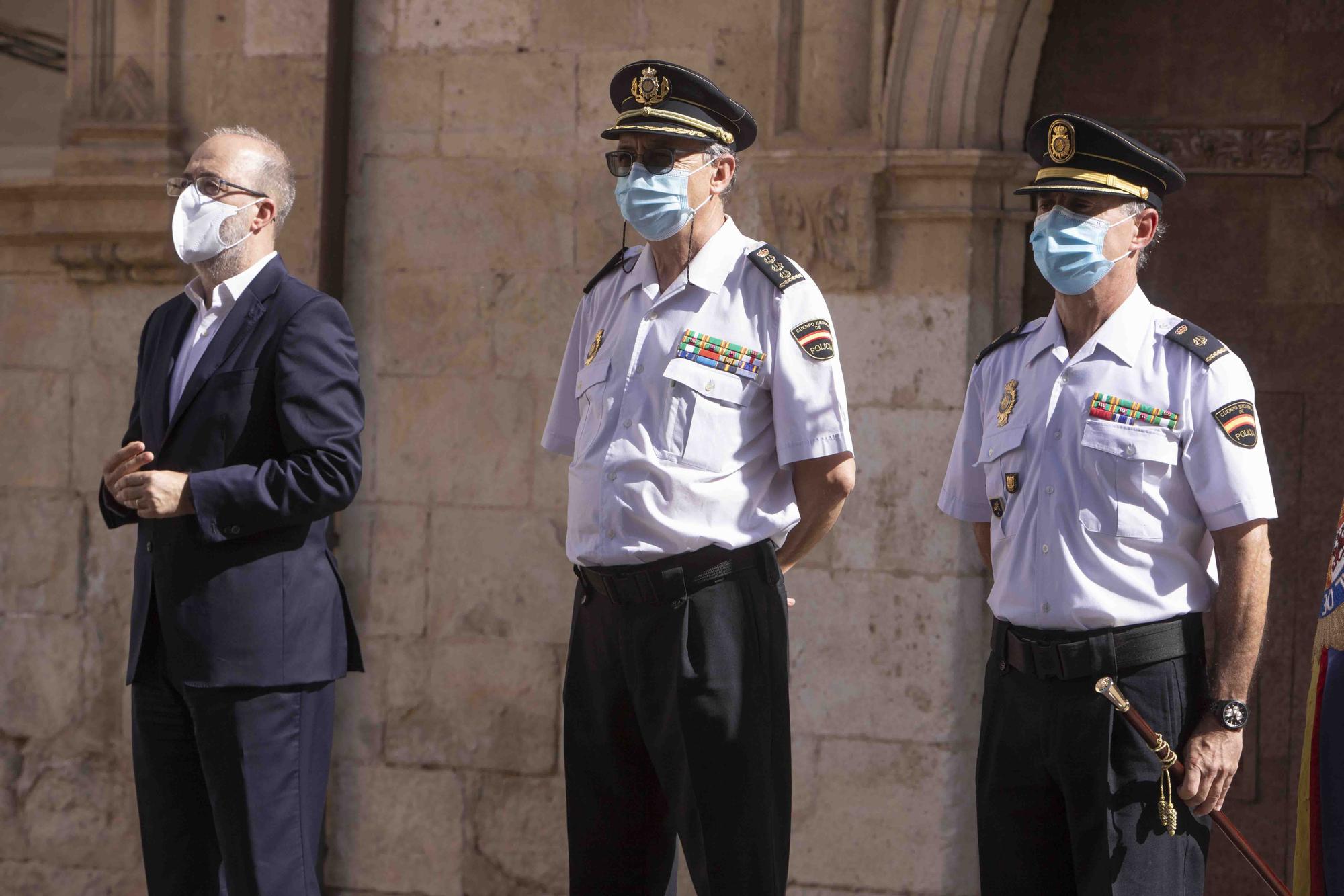 Entrega del bastón de mando al inspector jefe de la Comisaría de la Policía Nacional de Alzira - Algemesí.