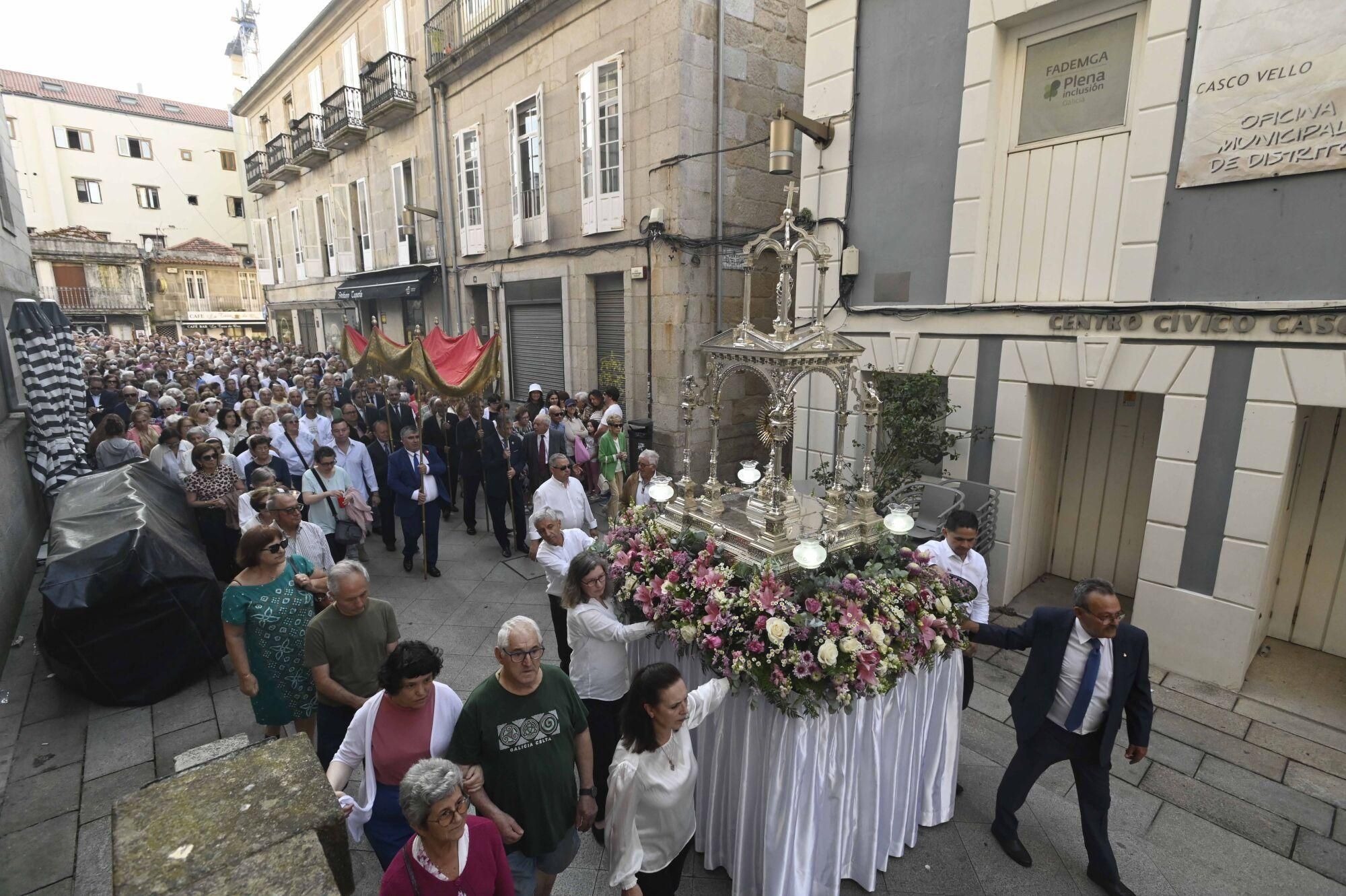 Un año más, los fieles vigueses participaron en una de las fechas más solemnes del calendario religioso, la celebración del Corpus Christi