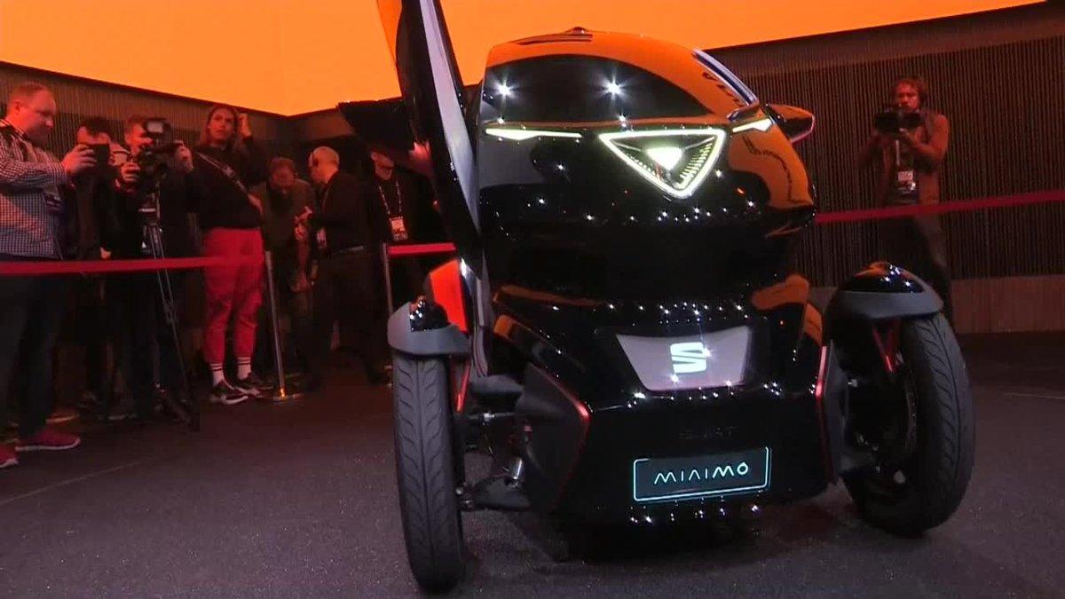 La automovilística Seat ha presentado este lunes en el Mobile World Congress (MWC) el Minimó, un prototipo de microvehículo pensado para la movilidad en las ciudades.