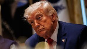Washington (United States), 27/05/2026.- US President Donald Trump looks on during a Cabinet meeting in the Cabinet Room of the White House in Washington, DC, USA, 27 May 2026. Trump held the meeting with members of his Cabinet amid ongoing US-Iran negotiations. EFE/EPA/SAMUEL CORUM / POOL