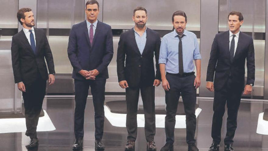 Pablo Casado (PP), Pedro Sánchez (PSOE), Santiago Abascal (Vox), Pablo Iglesias (Unidas Podemos) y Albert Rivera (Ciudadanos), segundos antes de iniciar el debate.