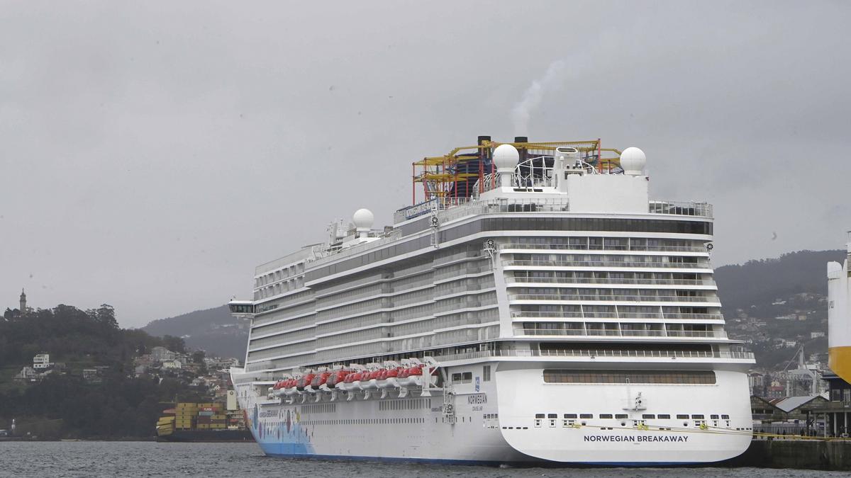 El «Norwegian Breakaway», atracado en Vigo