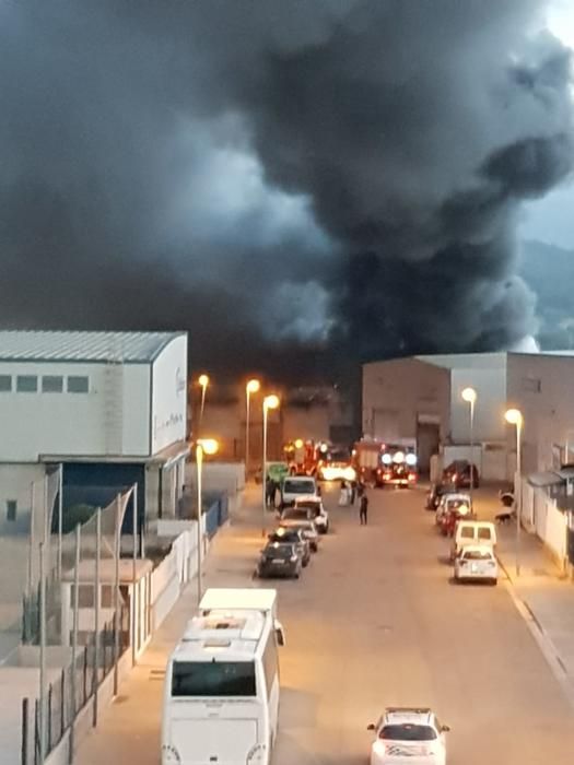 Incendio en una nave industrial de sa Pobla