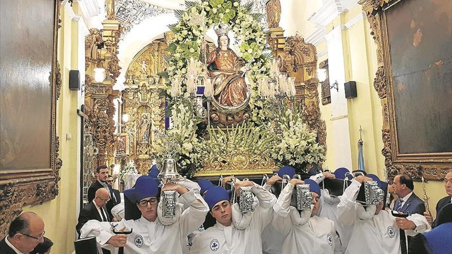 La procesión de la Virgen de la Aurora acapara el fervor popular