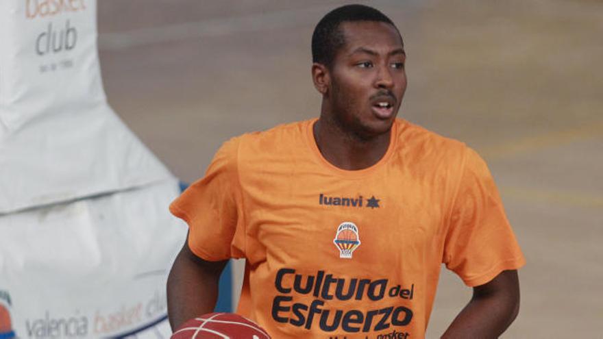 Larry Abia, en 2013 en su etapa en el Valencia Basket en