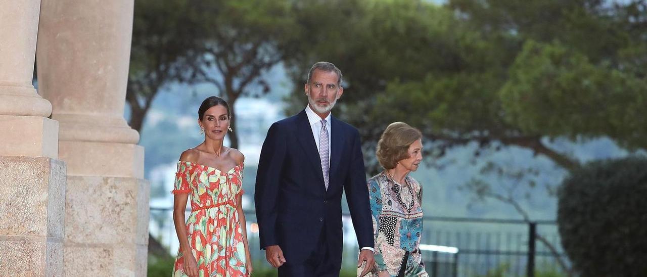 Los Reyes, junto a Doña Sofía, el verano pasado en Marivent.