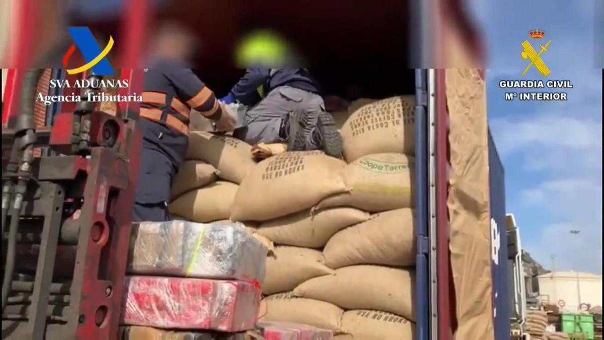 Requisados 419 kilos de cocaína en el puerto de Barcelona ocultos en un contenedor de café