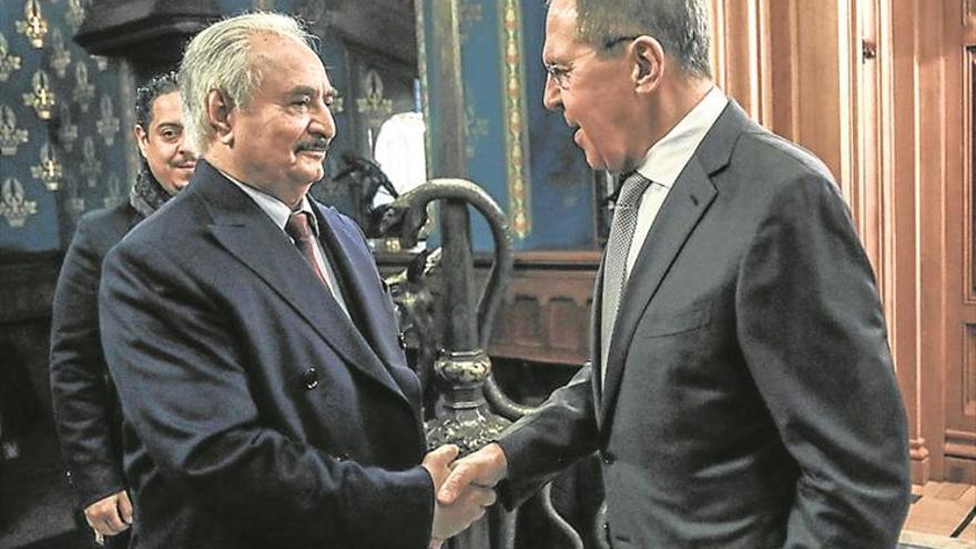 El Gobierno libio y el mariscal Haftar negocian la paz en Moscú