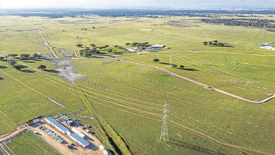 El 20% de la estructura de Talayuela solar ya está colocada