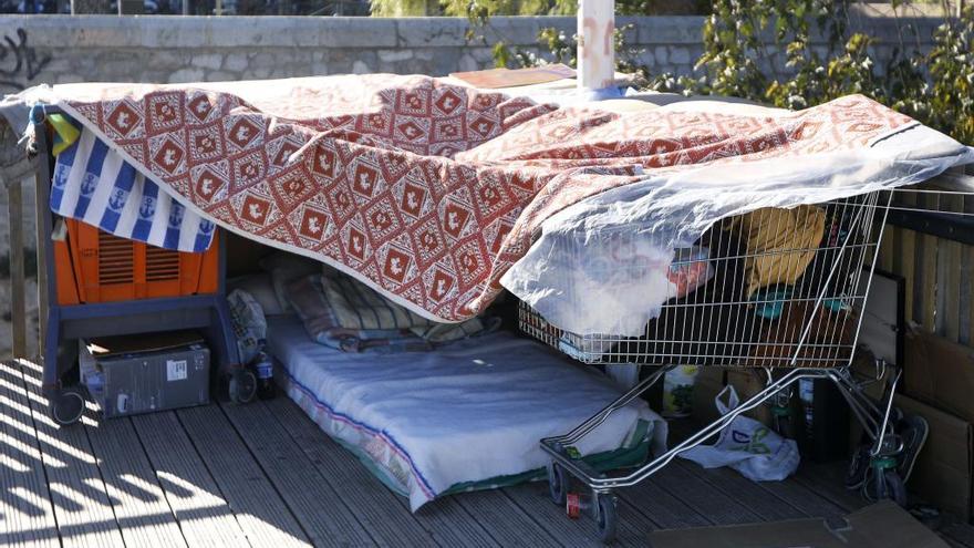 Una chabola en un puente de València