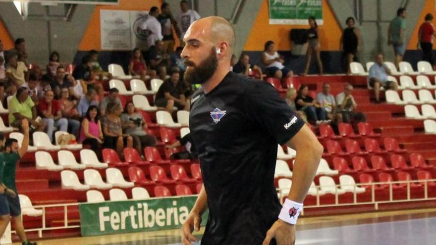 Emilio Esteban, durante un partido con el Benidorm