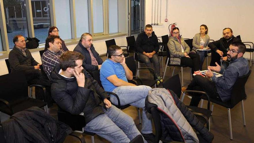 Asistentes a la reunión de ayer en el consistorio. // Bernabé/Javier Lalín