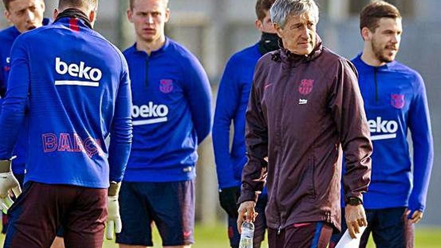 El nou entrenador blaugrana, Quique Setién, en l&#039;entrenament d&#039;ahir.