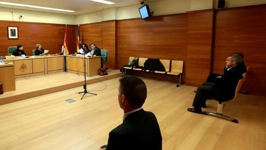 La juez estudiará si el presunto maltrato del portavoz de CBM a un  exempleado ha prescrito