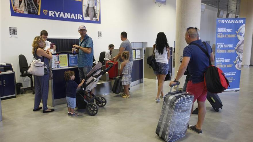 La merma de pasajeros motivó la petición a Aena por el aeropuerto