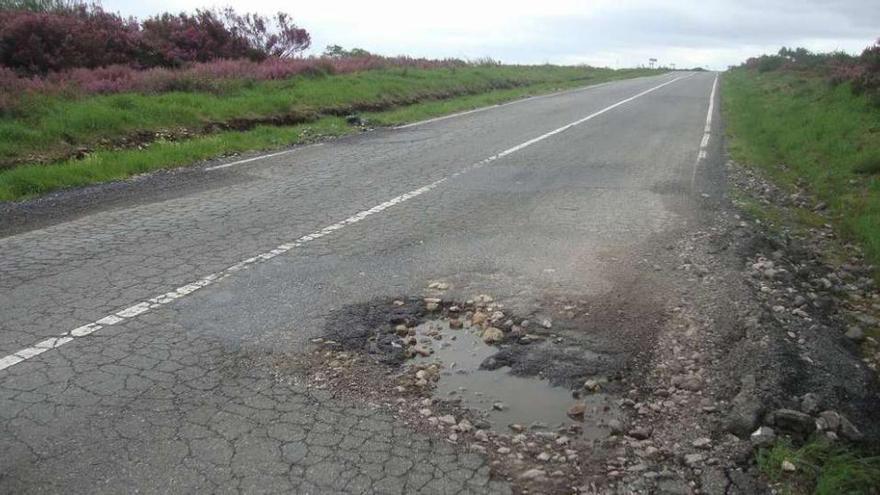 Desperfectos en carreteras de la provincia.