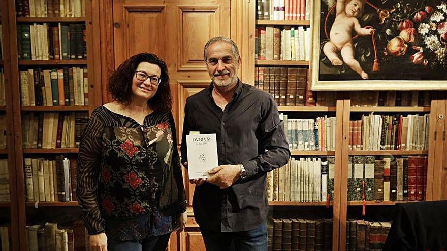 Antònia Tubau i Antoni Cobos, a la presentació del llibre a la biblioteca de Peralada