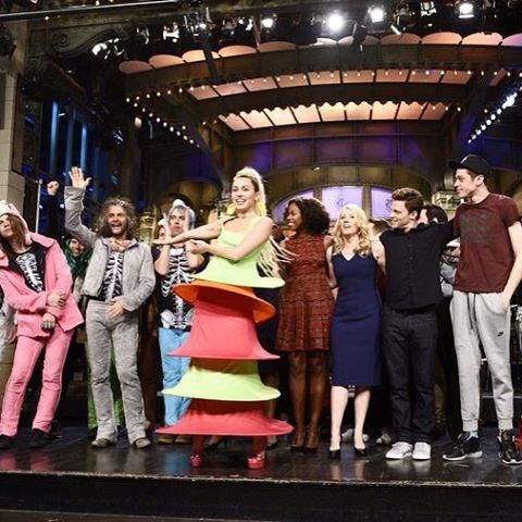 Miley Cyrus de Agatha Ruiz de la Prada en Saturday Night Life