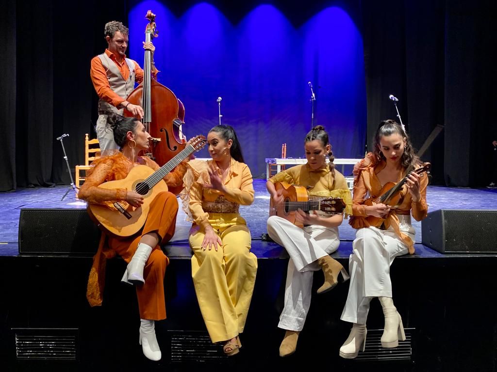 “Las Migas” revientan el auditorio de El Campello en su primer concierto tras recibir el premio Latin Grammy