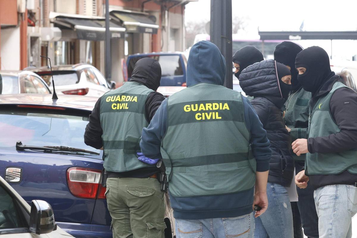 El operativo en Gijón para detener a los autores del asesinato a tiros de Emiliano "el panameño", en imágenes El operativo en Gijón para detener a los autores del asesinato a tiros de Emiliano "el panameño", en imágenes