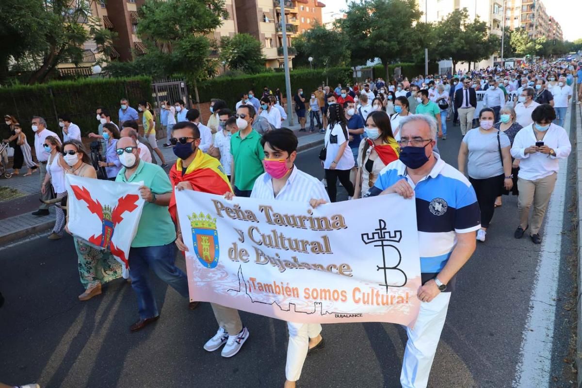 Manifestación de aficionados y profesionales taurinos por Córdoba