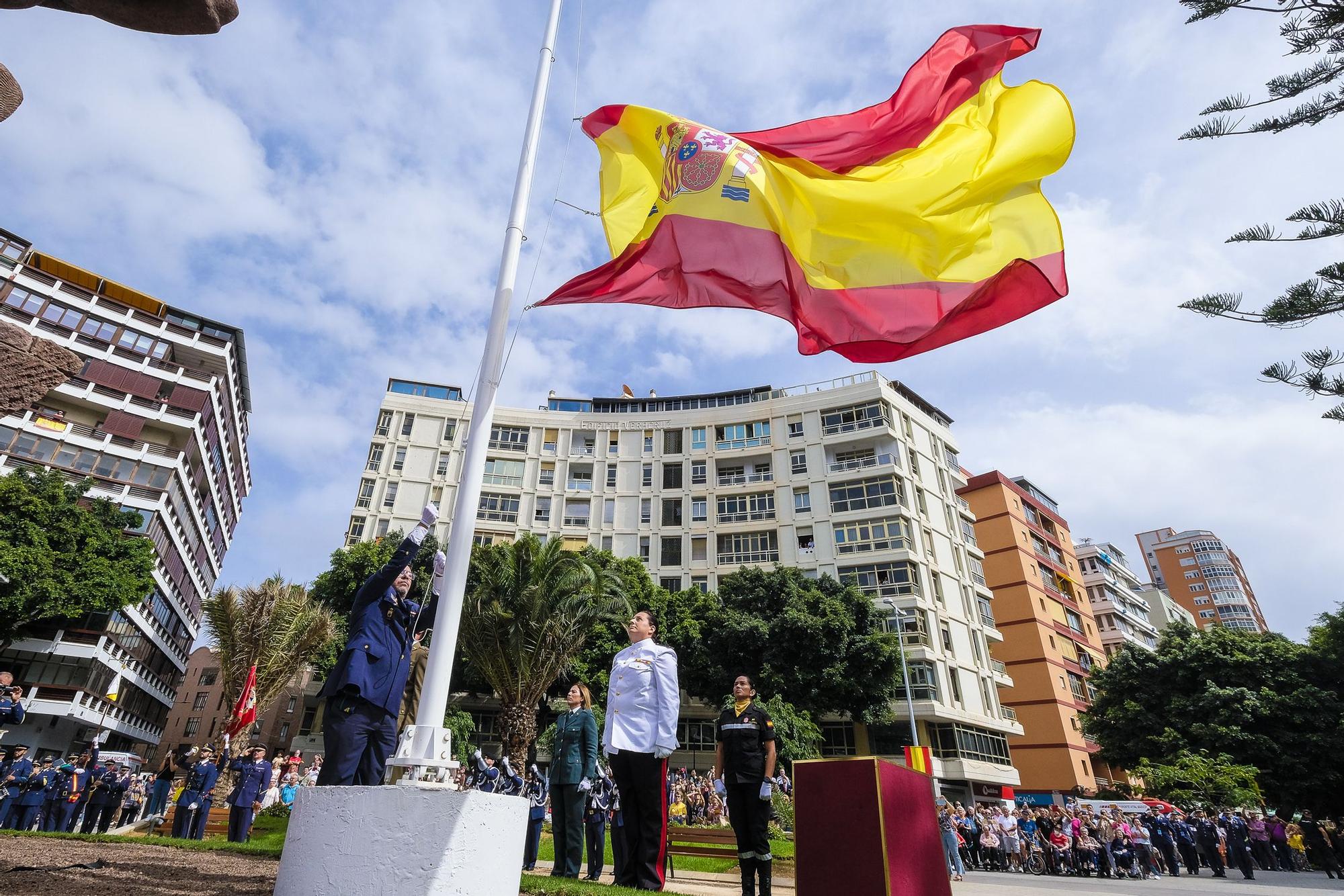 Izado de bandera por el 12 de octubre en Las Palmas de Gran Canaria