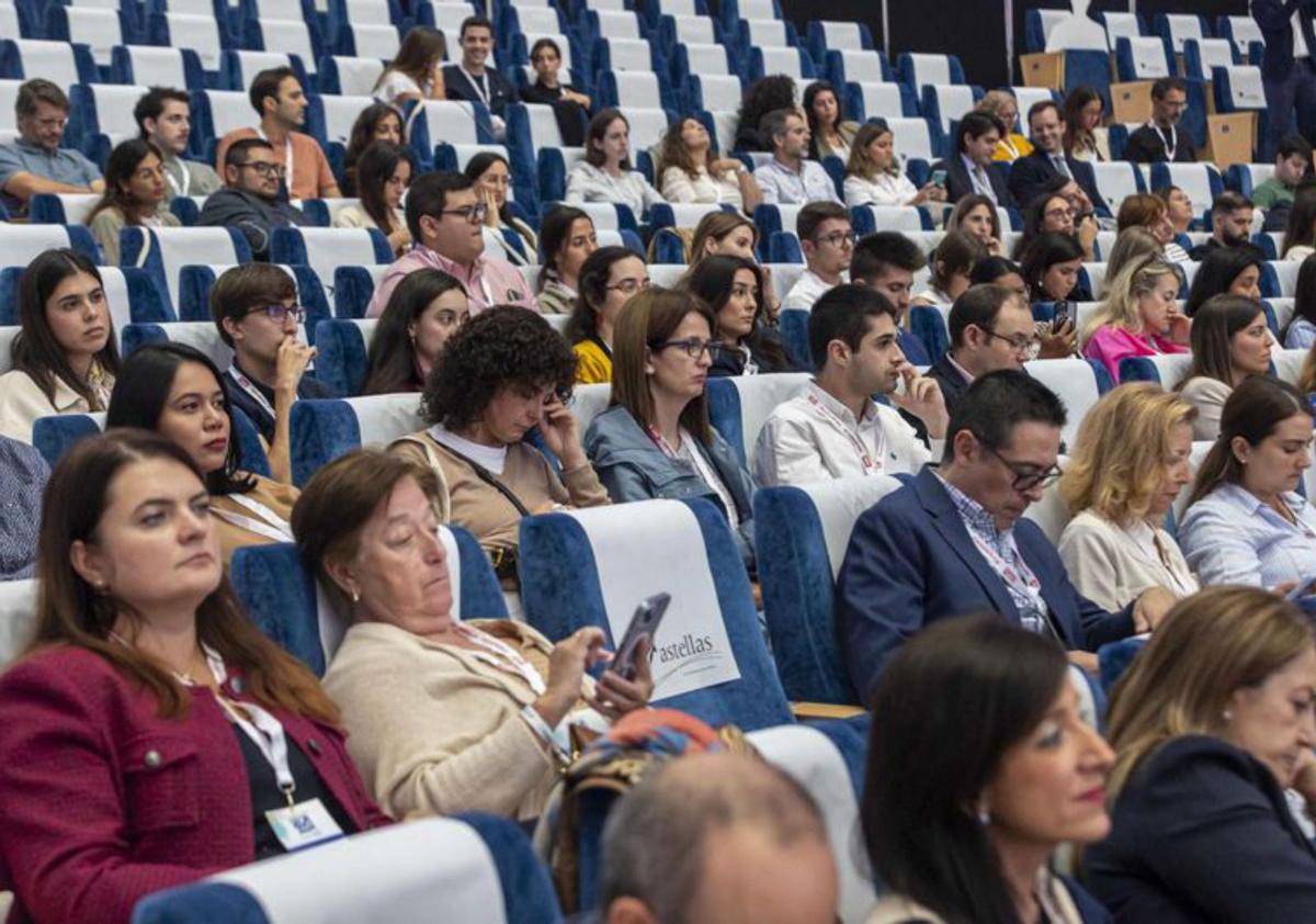 Salud prepara un plan para actualizar la tecnología del HUCA en el próximo lustro