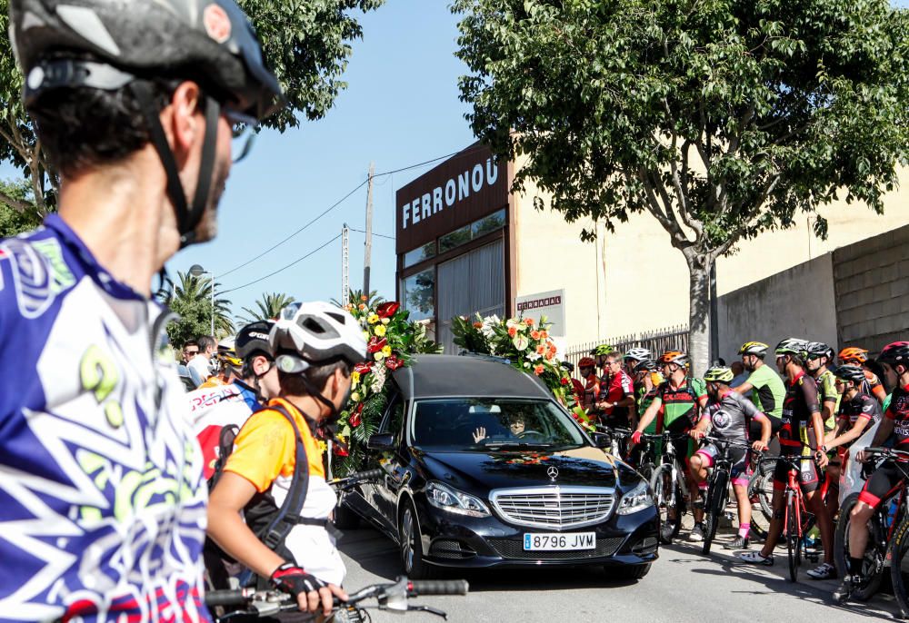Entierro del ciclista atropellado en Oliva