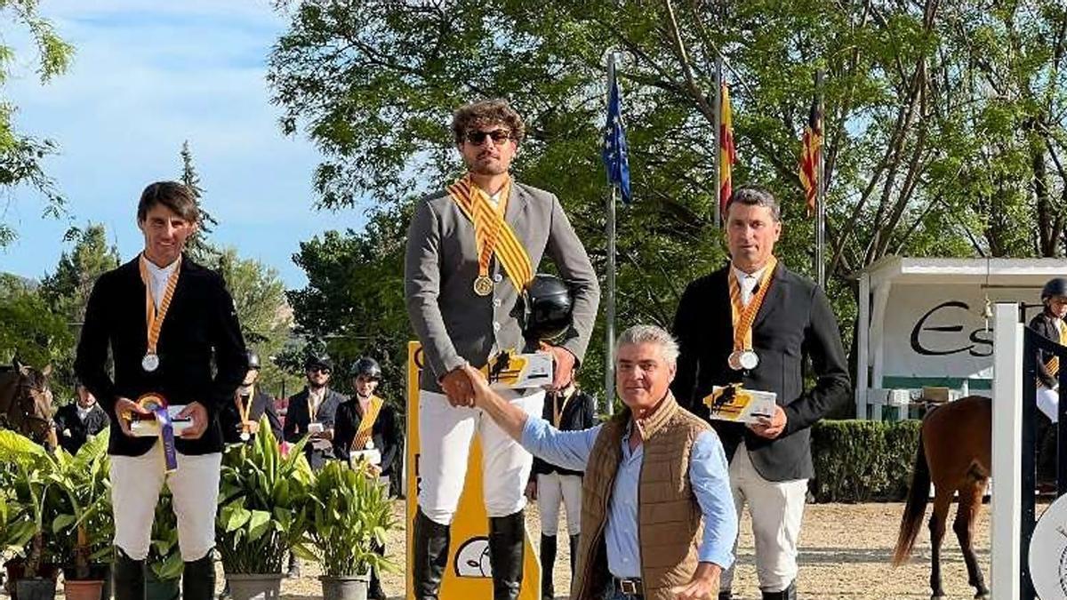 Imagen del podium absoluto masculino con Pau Canals en lo más alto