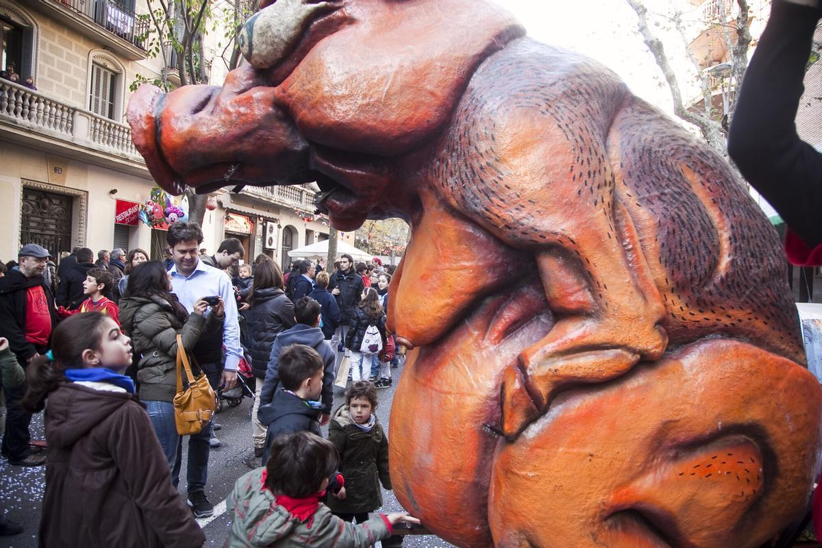 La Porca, una de la figuras más reconocibles de los pasacalles del barrio.