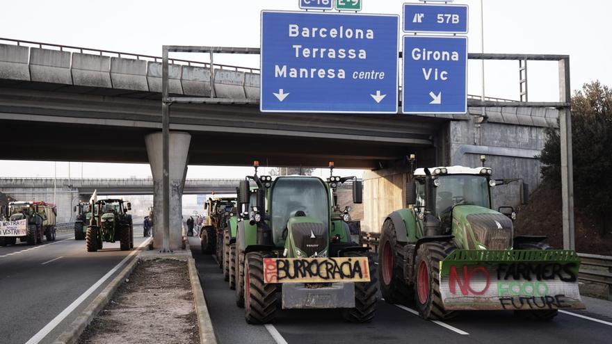 Així s&#039;ha despertat el tall de la C-16 com a protesta dels pagesos de la Catalunya central