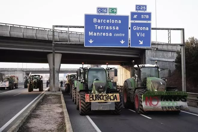 Així s'ha despertat el tall de la C-16 com a protesta dels pagesos de la Catalunya central