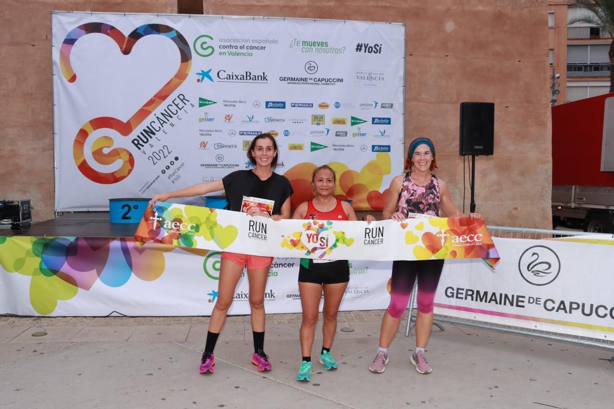 Tres de las participantes en la carrera de Torrent.