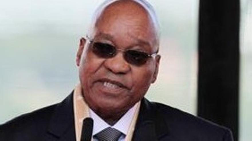 Zuma, investido presidente, se compromete a mejorar la vida en su país