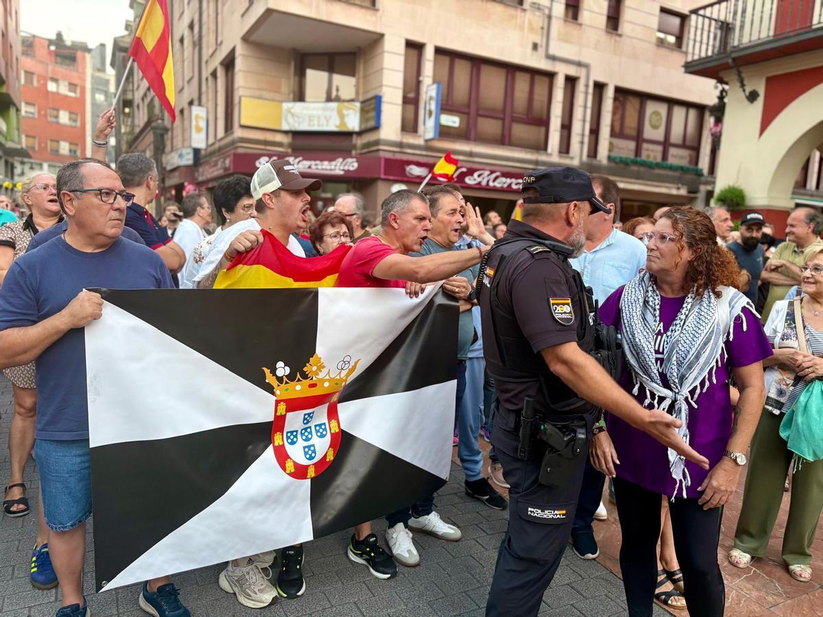 Enfrentamiento entre los manifestantes por Ceuta en Langreo